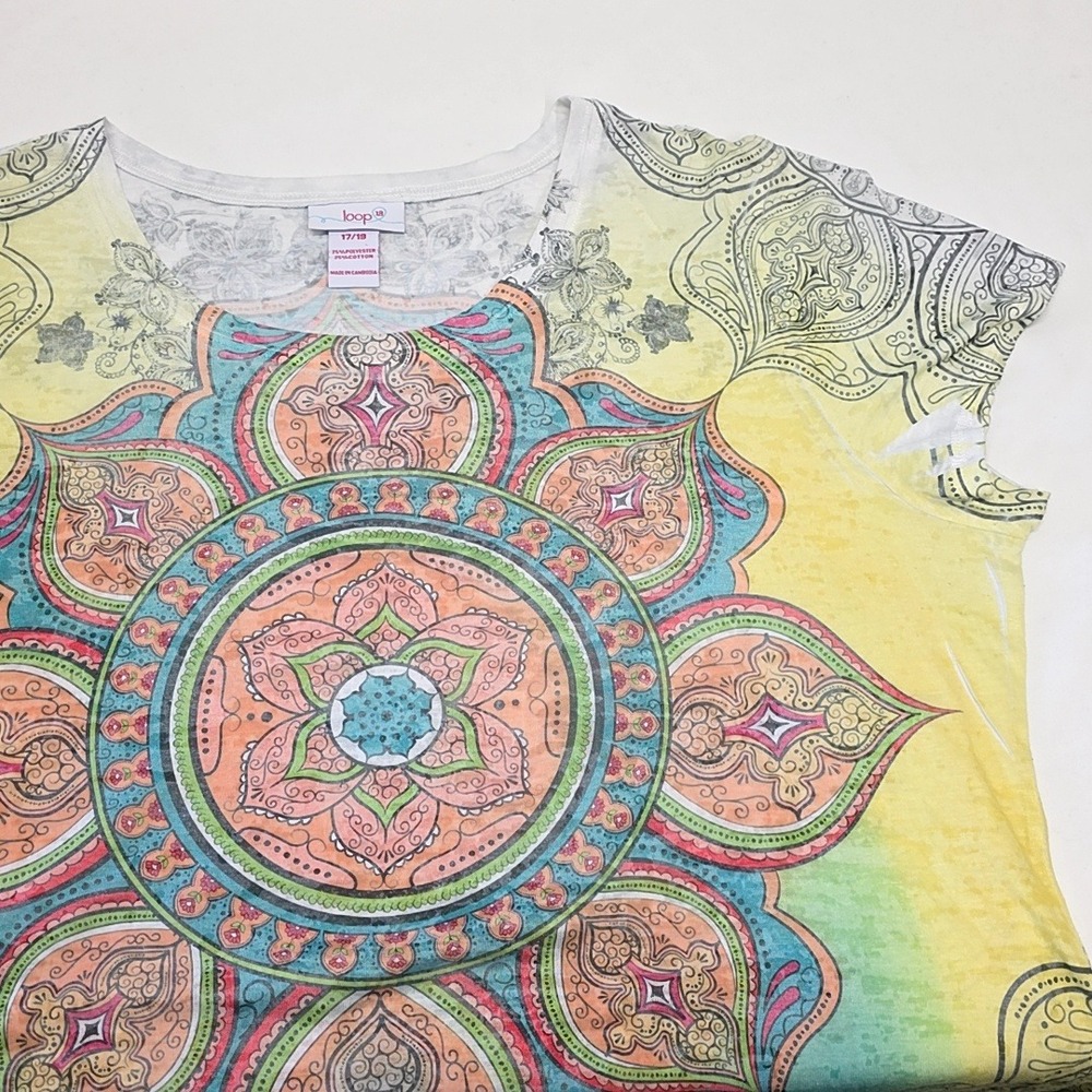 Loop 18 Mandala Graphic Tee Women 17/19 Multicolor Boho Scoop Neck Short Sleeve